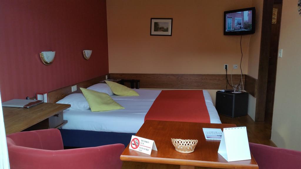 Hotel Restaurant De Hoogt Maasdam Εξωτερικό φωτογραφία
