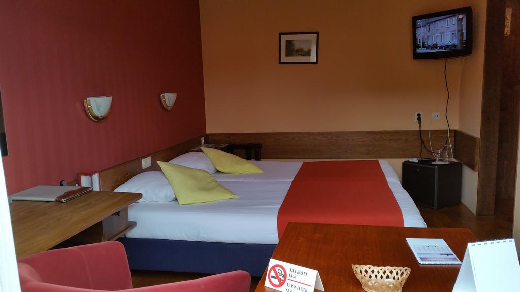 Hotel Restaurant De Hoogt Maasdam Εξωτερικό φωτογραφία