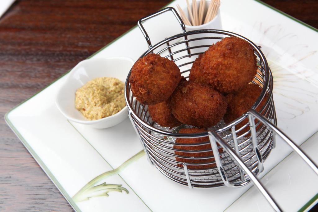 Hotel Restaurant De Hoogt Maasdam Εξωτερικό φωτογραφία